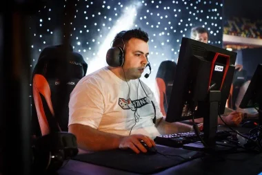 Фото fearLess - Люк Моррис