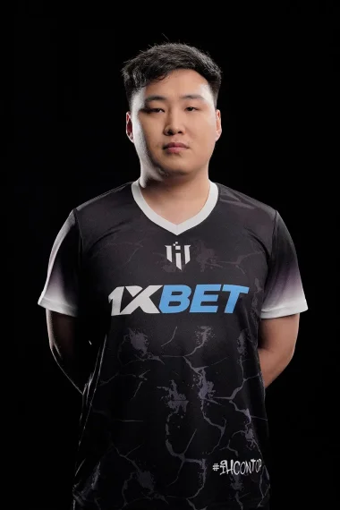 Фото ROUX - Ундрахбаяр Золбаяр