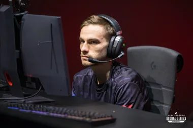 Фото Pandxrz - Скотт Мейнард