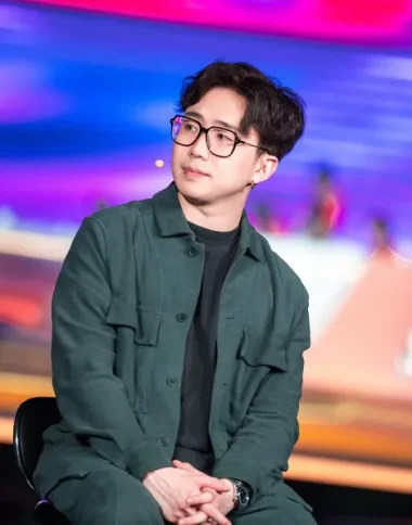 Фото OMO - Леонард Лох